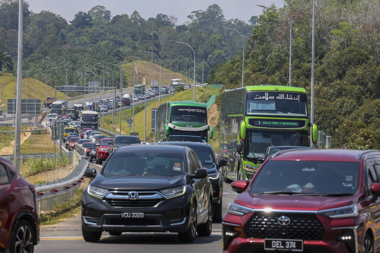 Jalan keluar masuk Gua Musang sesak, polis buka lorong tambahan