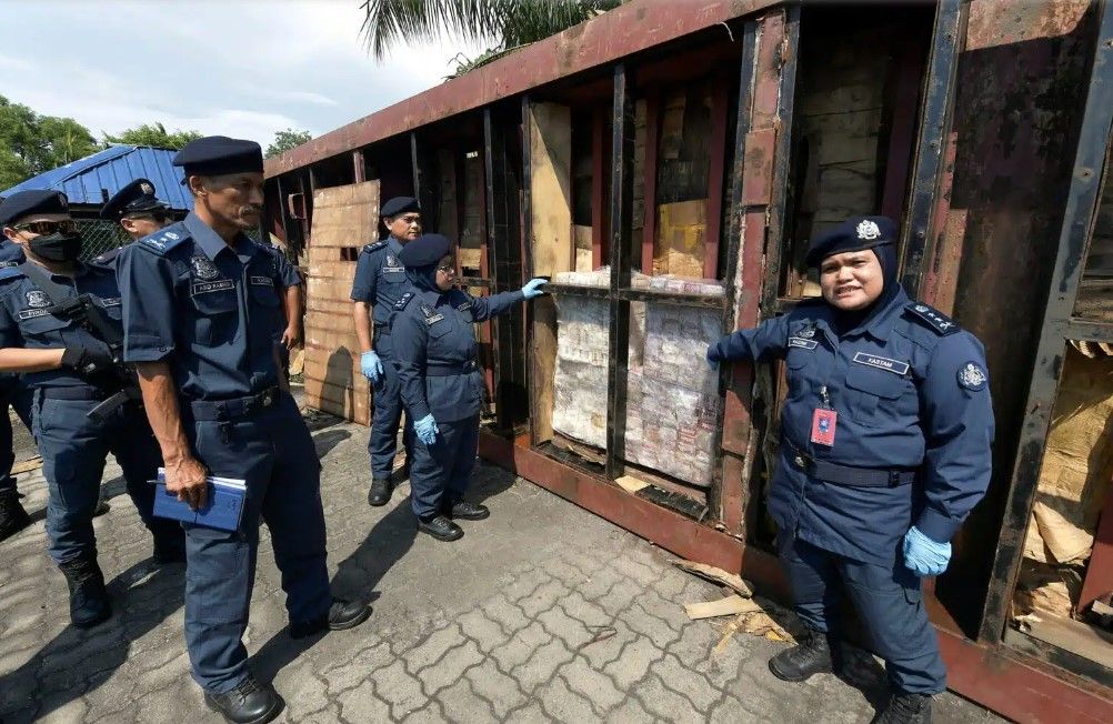 关税局两突击行动  破获总值逾百万走私烟酒