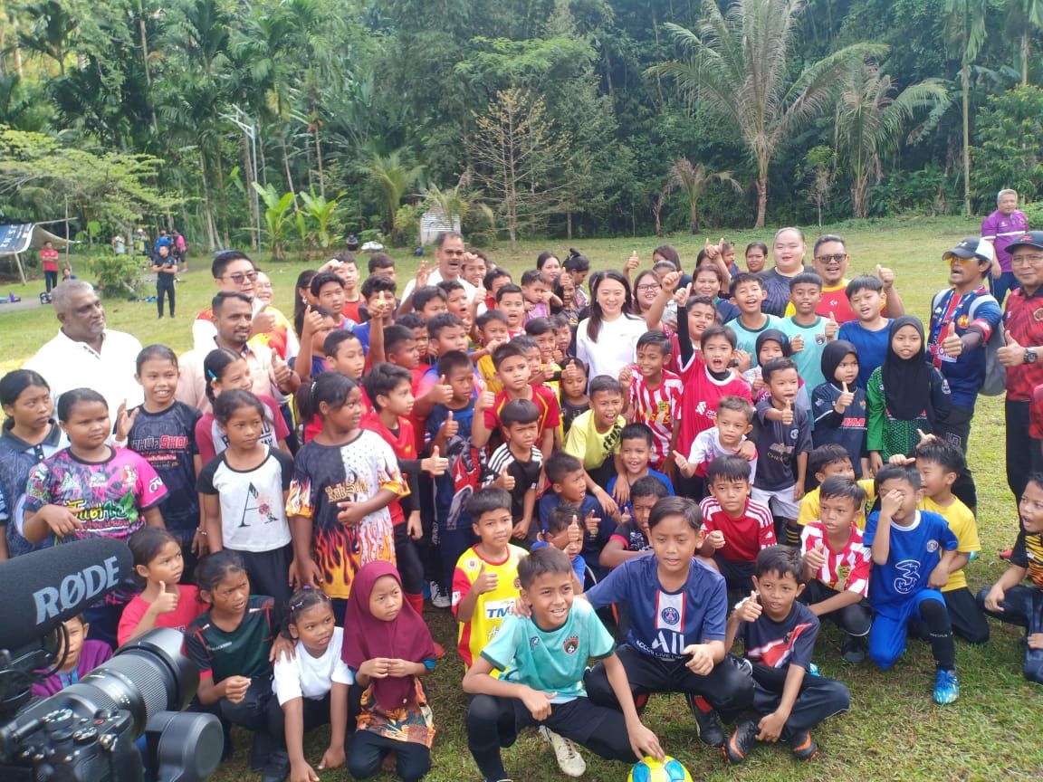 ஓராங் அஸ்லி சமூகத்தின் கால்பந்து பயிற்சி பட்டறைக்கு ஆட்சிக்குழு உறுப்பினர் வீ.பாப்பா ராய்டு வருகை