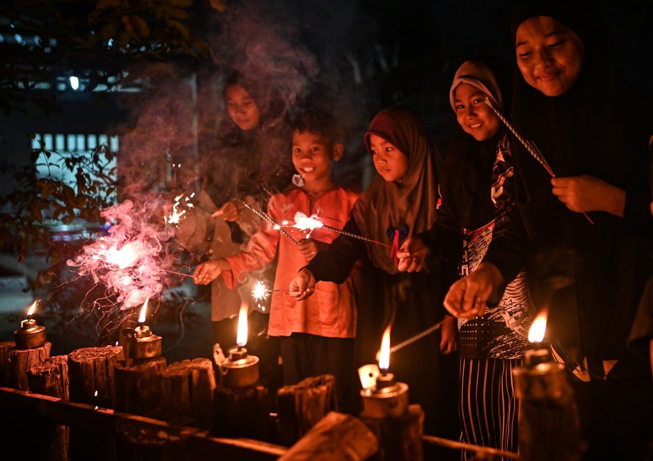 Muslims in neighbouring countries to celebrate Aidilfitri tomorrow