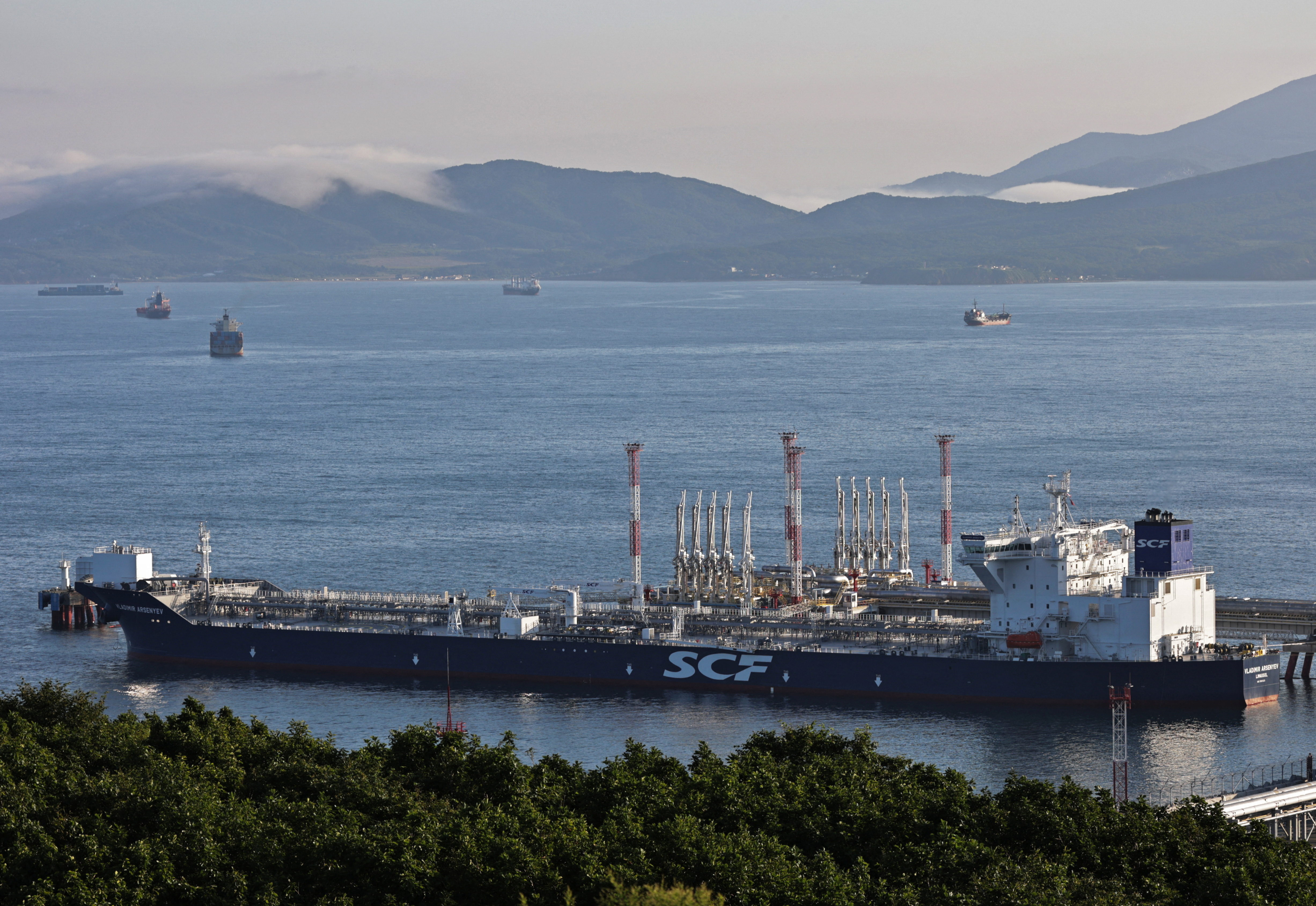 Oil prices head back up on Middle East jitters