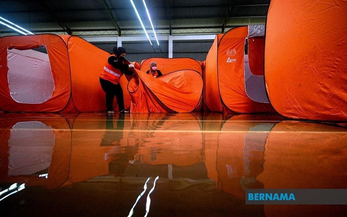 Selangor floods: More victims seek shelter, Sungai Klang at dangerous level
