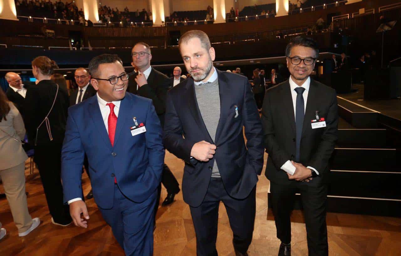 我国唯一代表参与汉诺威工业博会 雪大臣率团与各国大企业交流