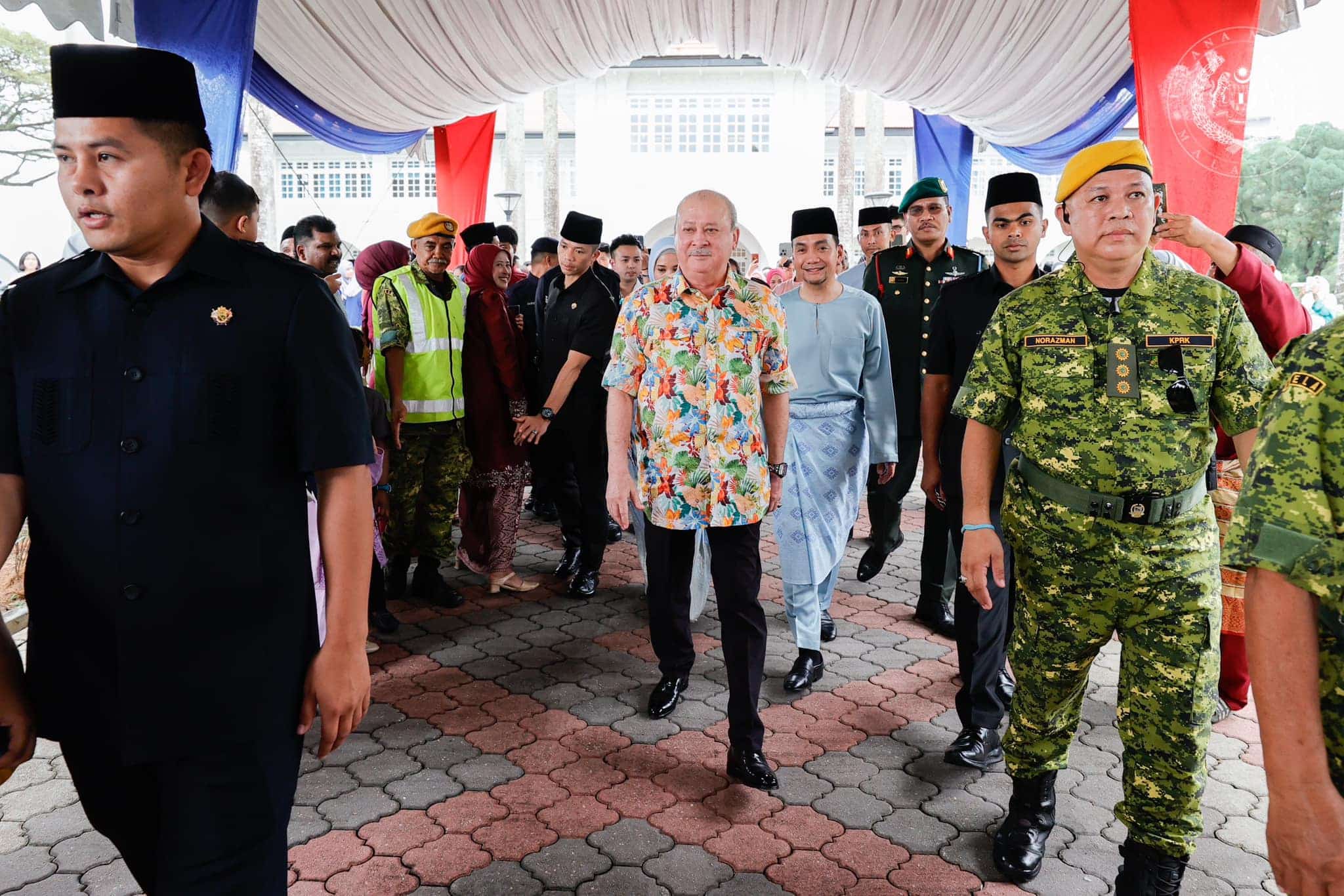 King graces Johor MB's Aidilfitri open house