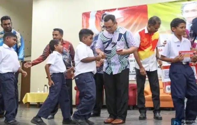 雪政府拨11万予淡小 补贴清寒学子校巴车资