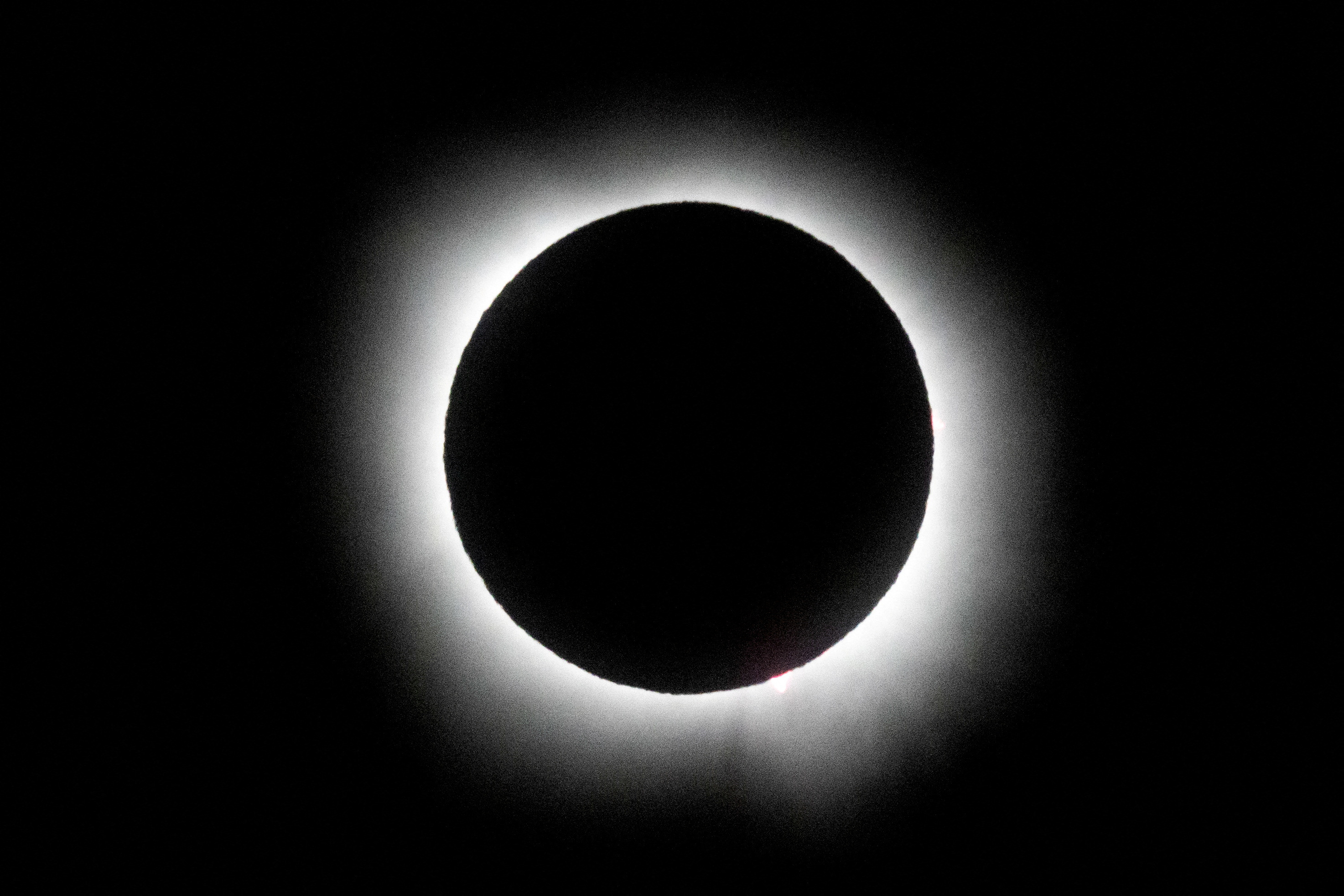 Total solar eclipse: North Americans celebrate with cheers, music, matrimony