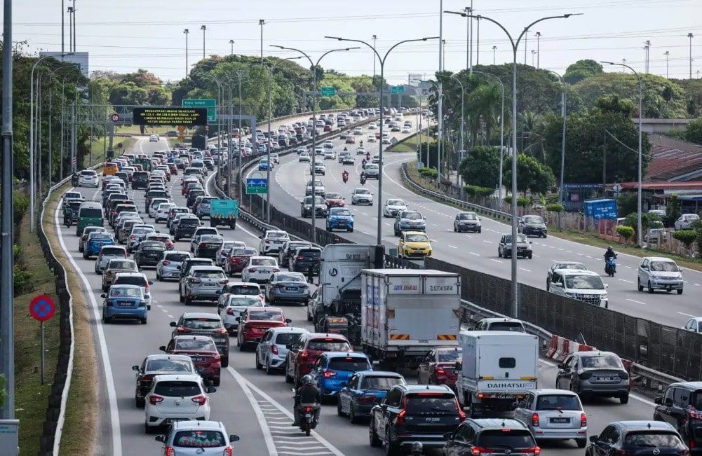 主要大道至1pm交通缓慢