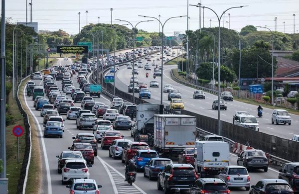 主要大道至1pm交通缓慢