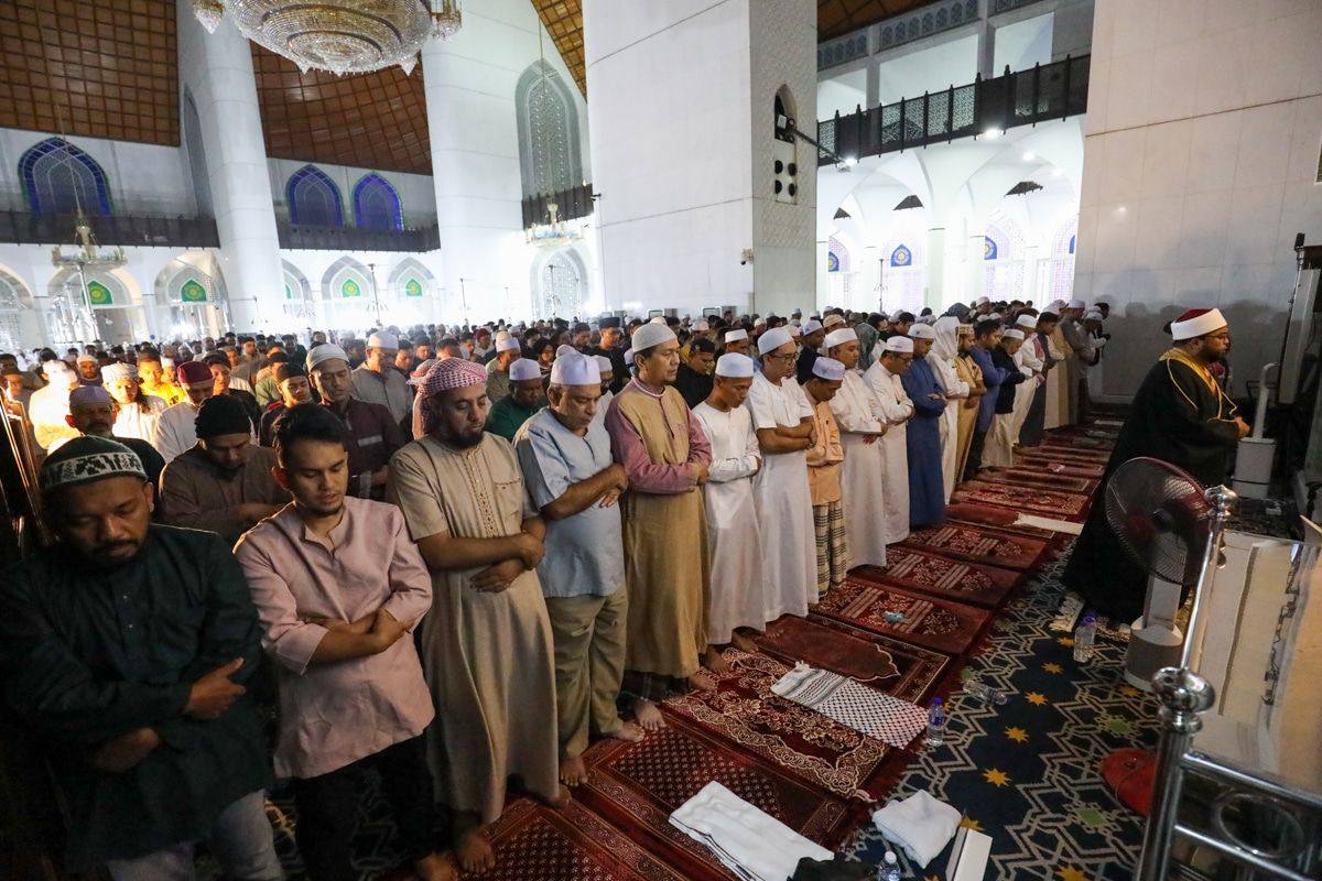MB bersama ribuan jemaah sertai Qiamullail Perdana di masjid negeri
