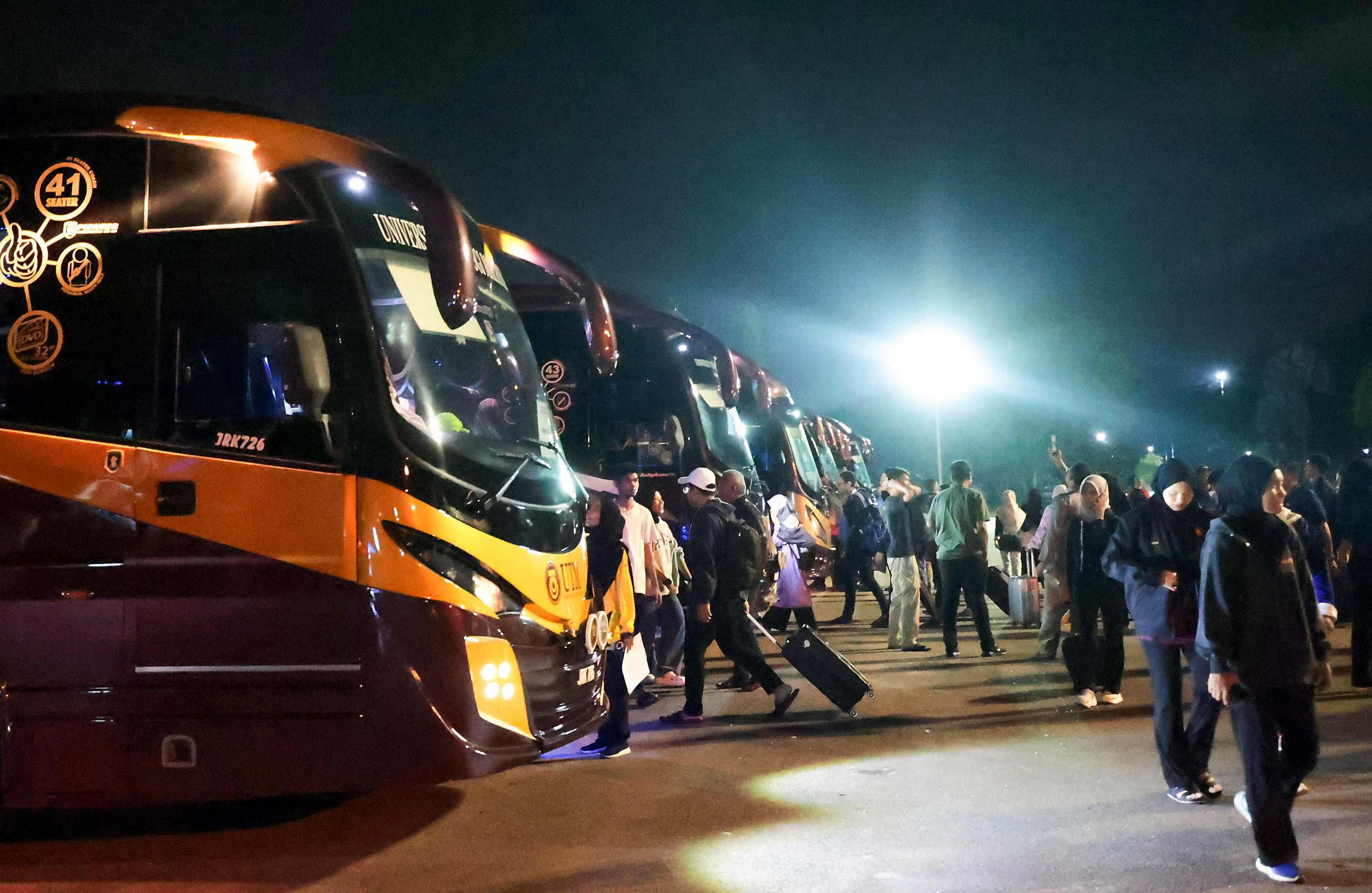 Compulsory for express busses on longer journeys to have second driver