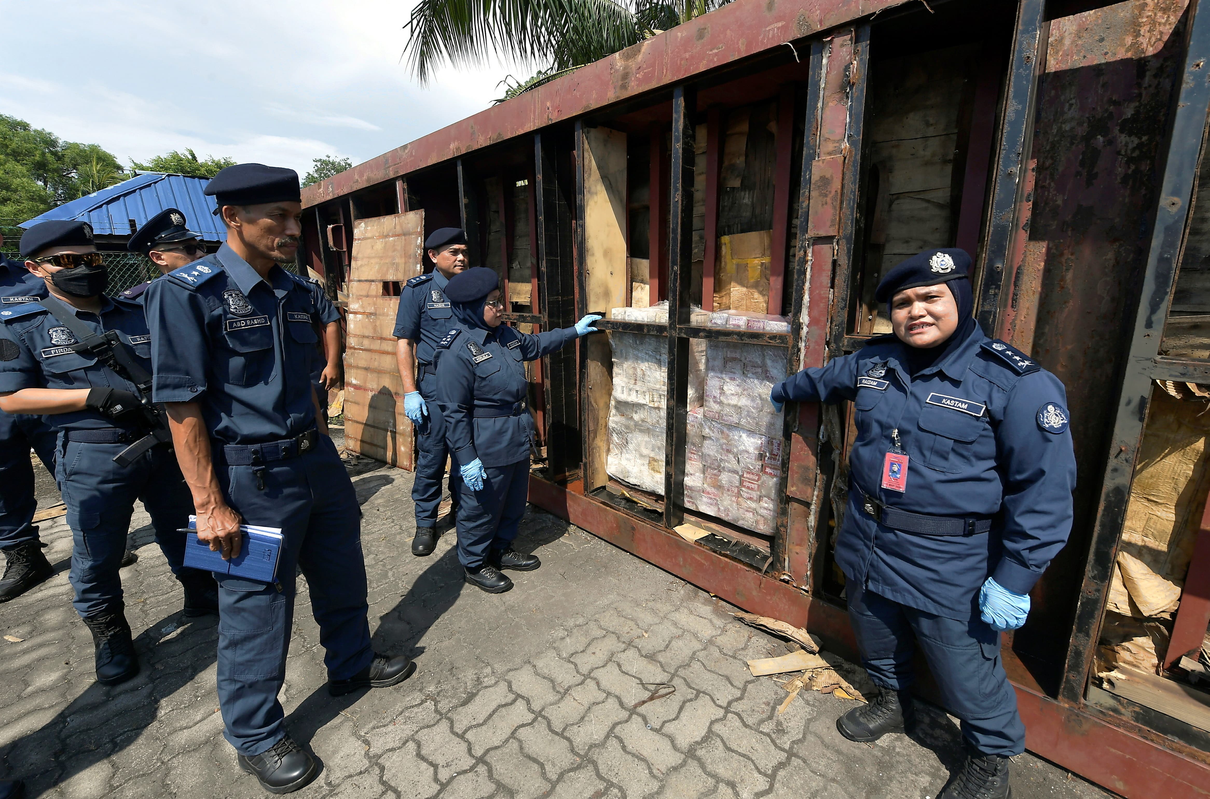 Rokok dalam kontena, minuman keras bernilai lebih RM1 juta dirampas