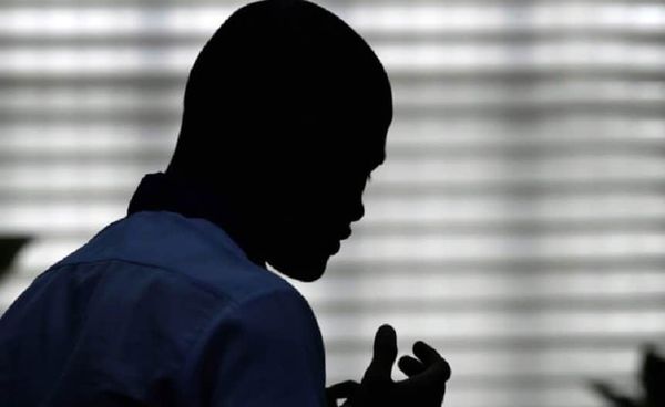 铁窗后的开斋节:少年犯懊悔行差踏错含泪过节