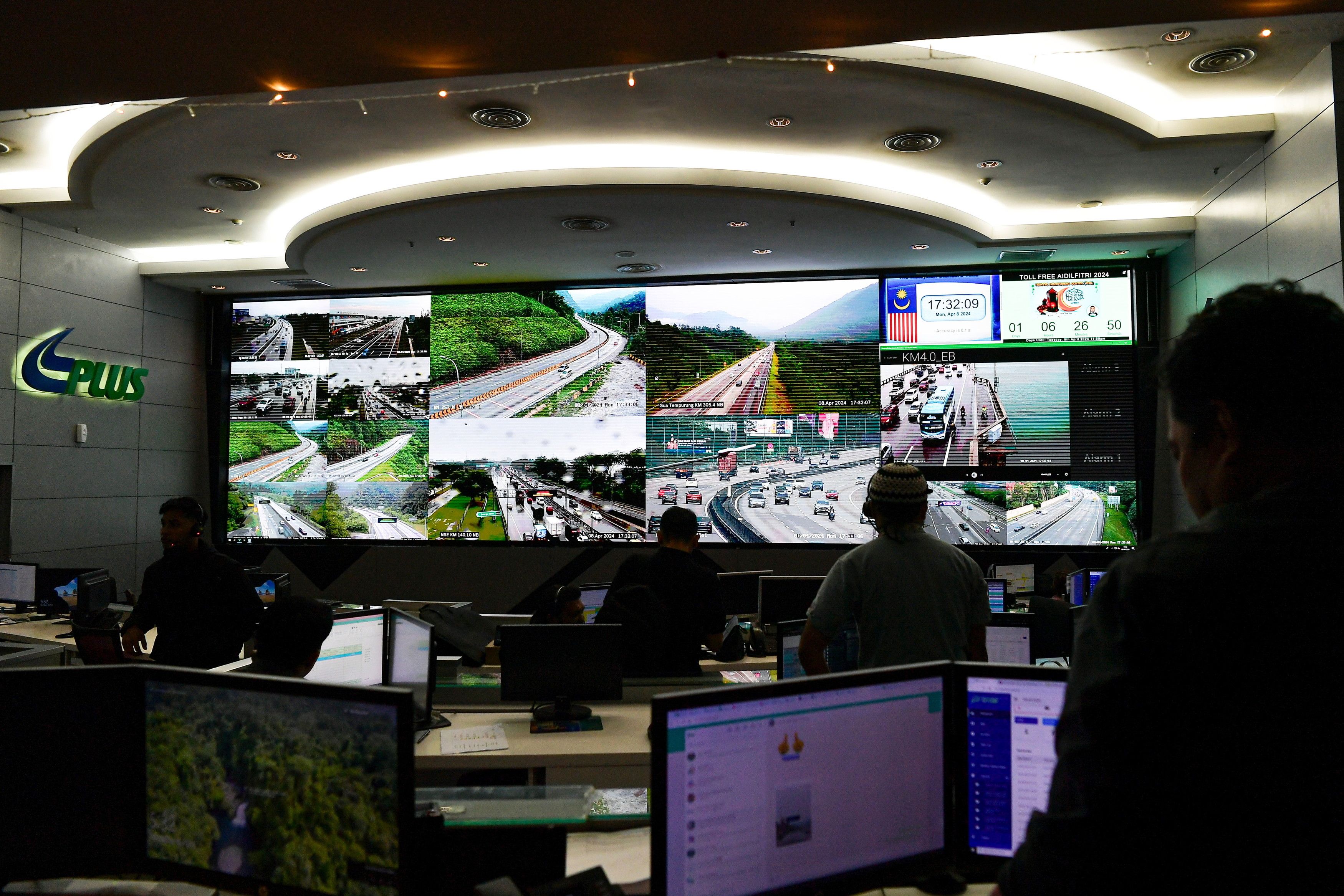 Traffic congestions heading North, South; Smart Lanes activated at several locations