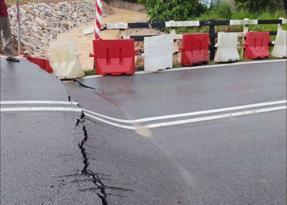 雪州政府马上采取行动 抢修士毛月双溪拉朗崩塌路