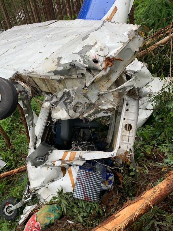 小飞机宋溪垦殖区坠毁 民航局:机上两人获救