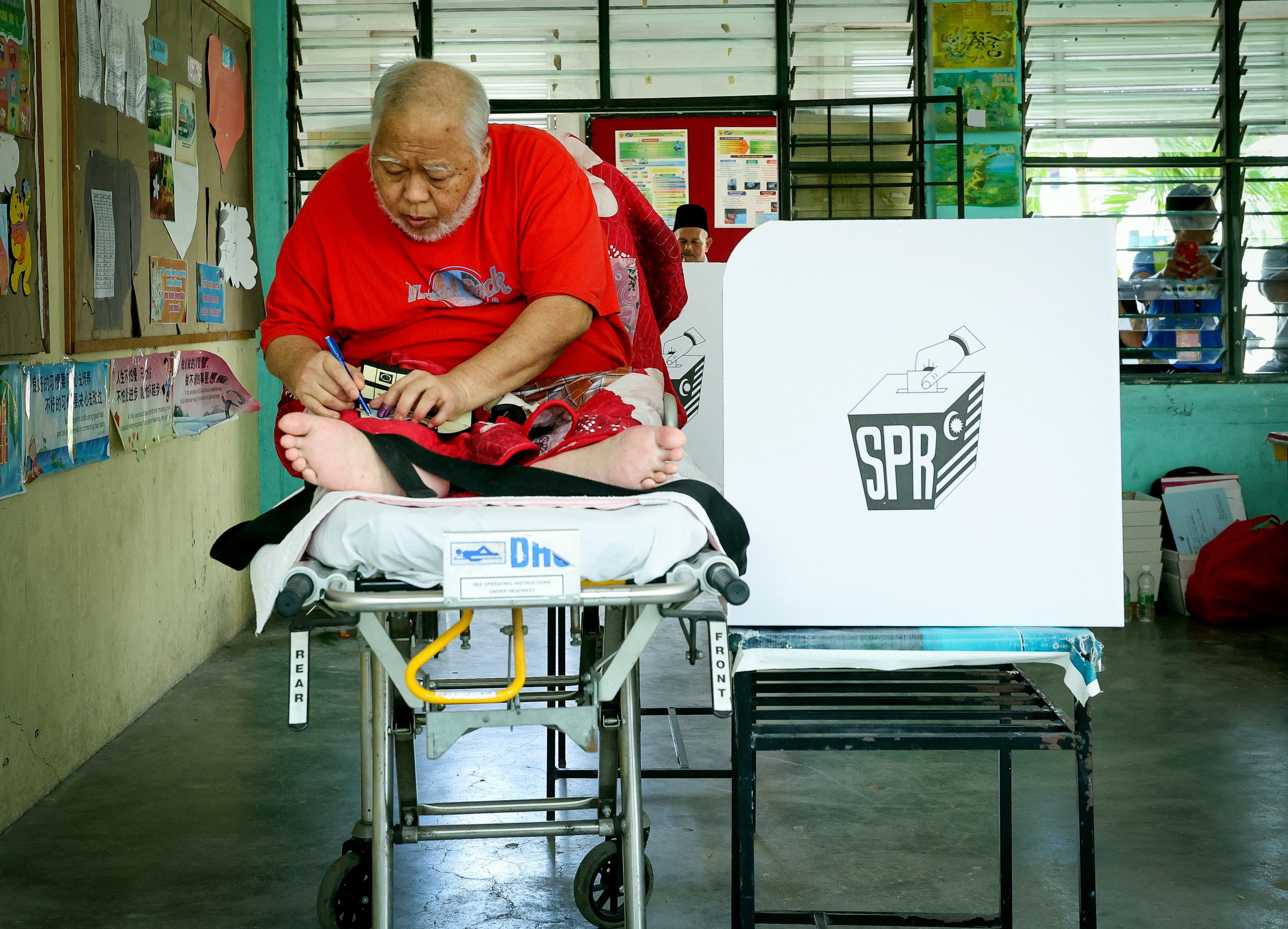 Pengundi terlantar sanggup diusung ke pusat mengundi, tunai tanggungjawab