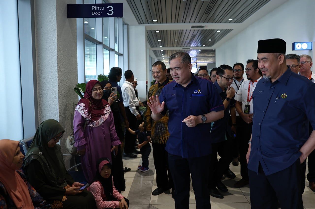 泰国巴士获准入境我国 交长：须向APAD 申请