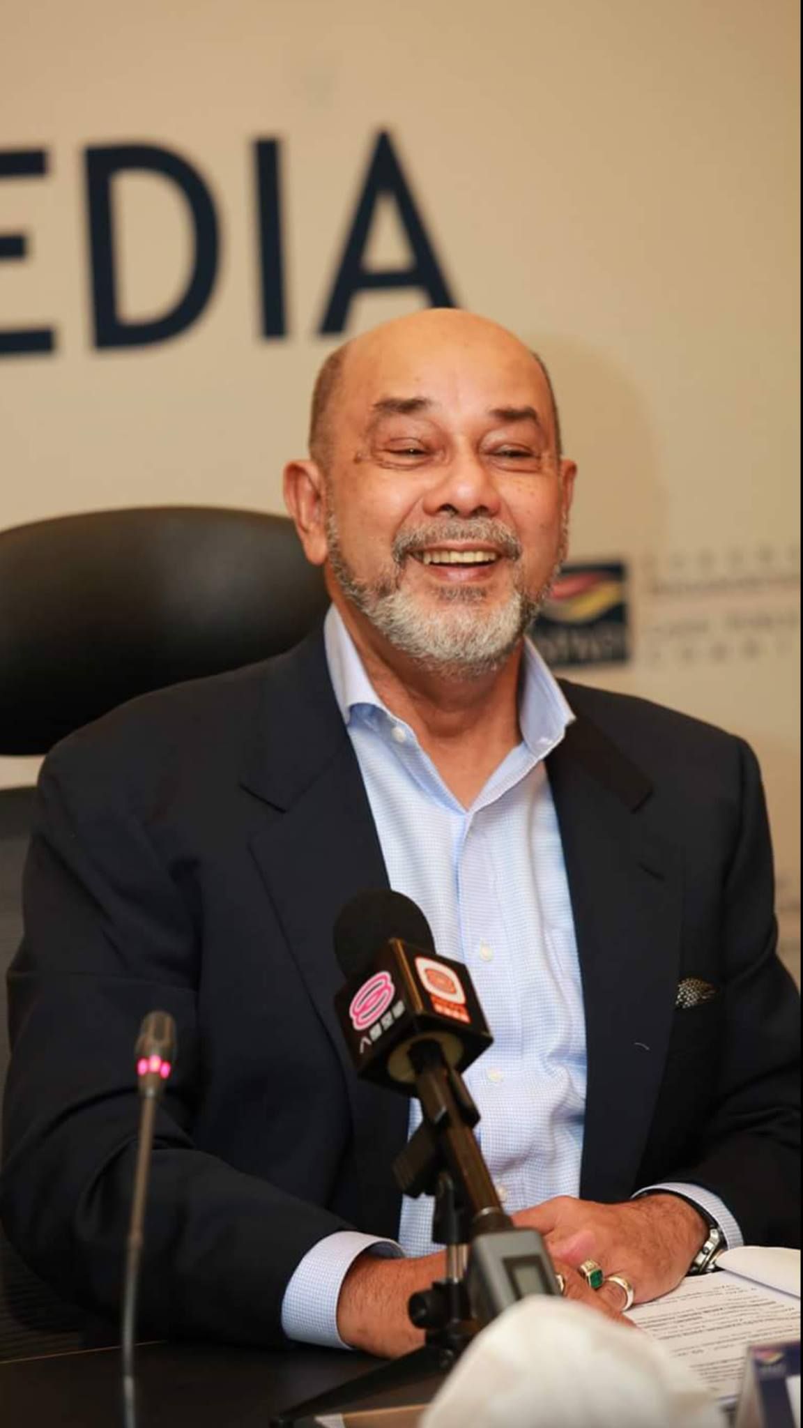 赛哈密辞WIEF基金会主席职