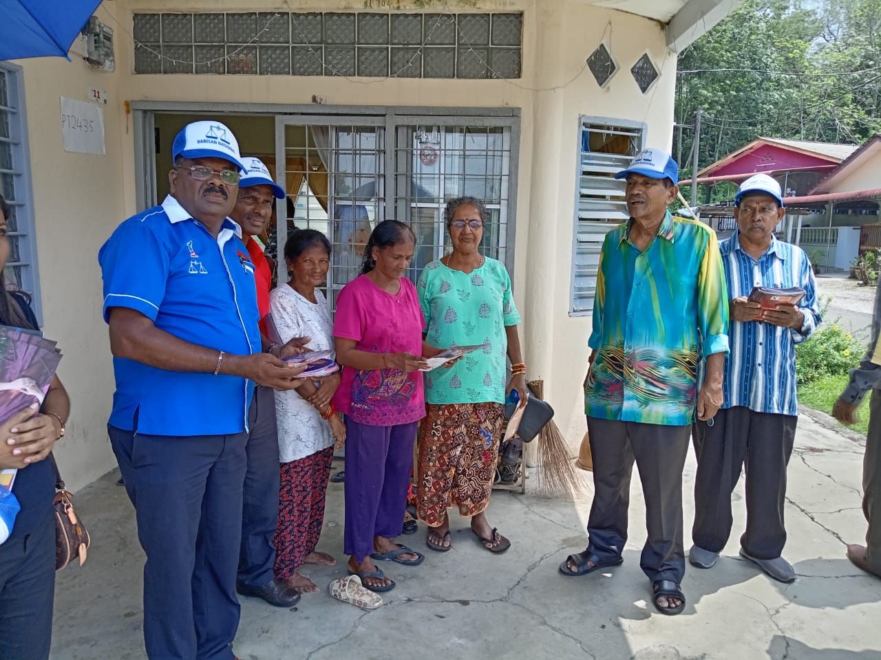 தொழிலாளர் வீட்டுப் பிரச்சனையை தீர்த்து-  தொழிலாளர்களின்  தோழன்   ஹராப்பான்   என்பதை நிரூபித்து விட்டது.