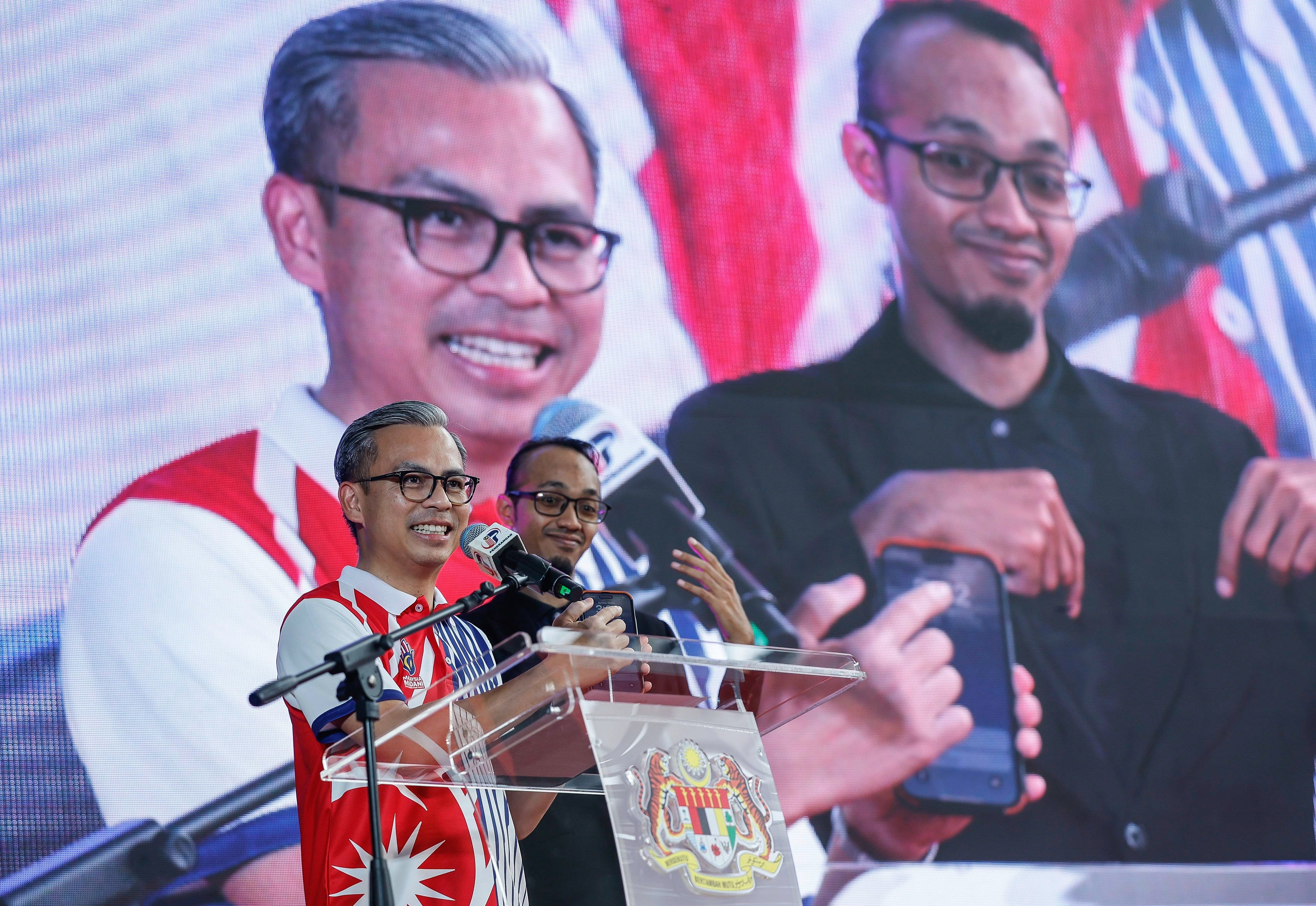 通讯部推“一家一辉煌条纹”  法米：推高国庆月庆祝氛围