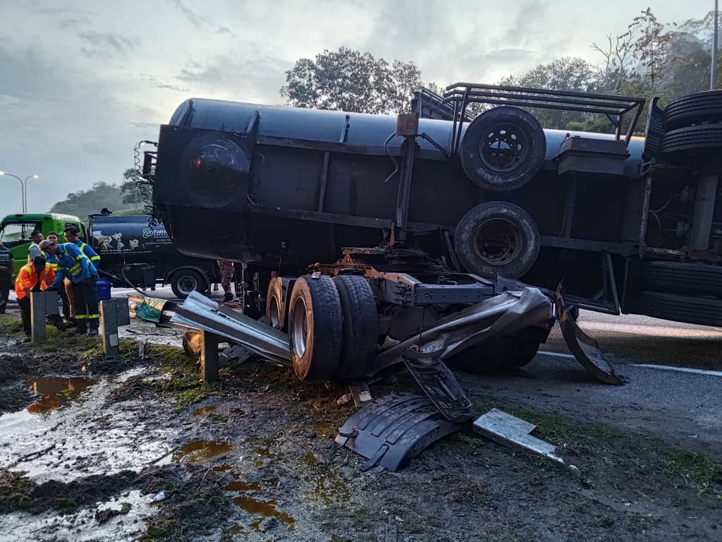 罗里加叻大道翻覆棕油泄漏 LUAS迅速应对保两滤水站