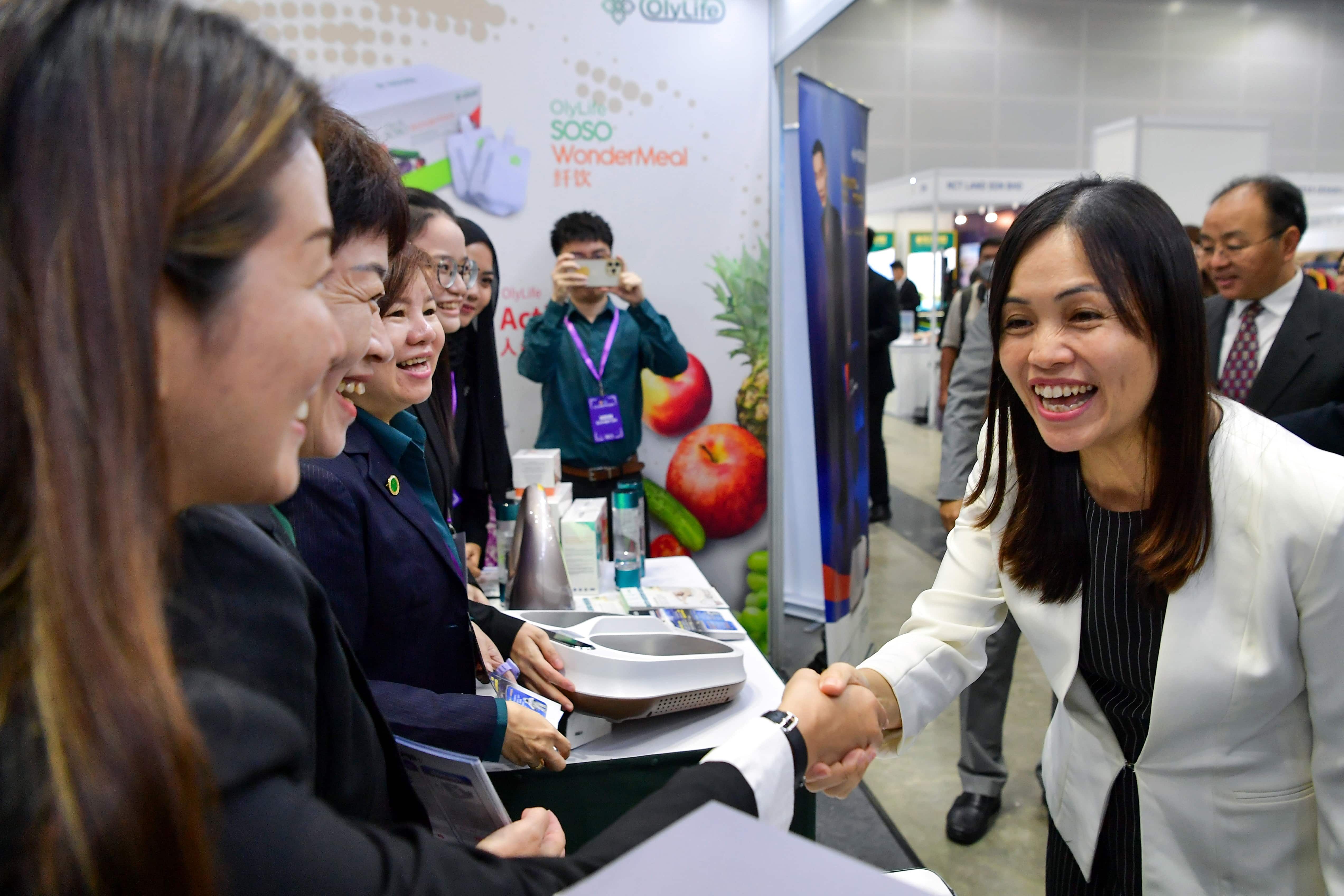 马中在电讯与数码经济领域互补 张念群：为企业消费人创造契机