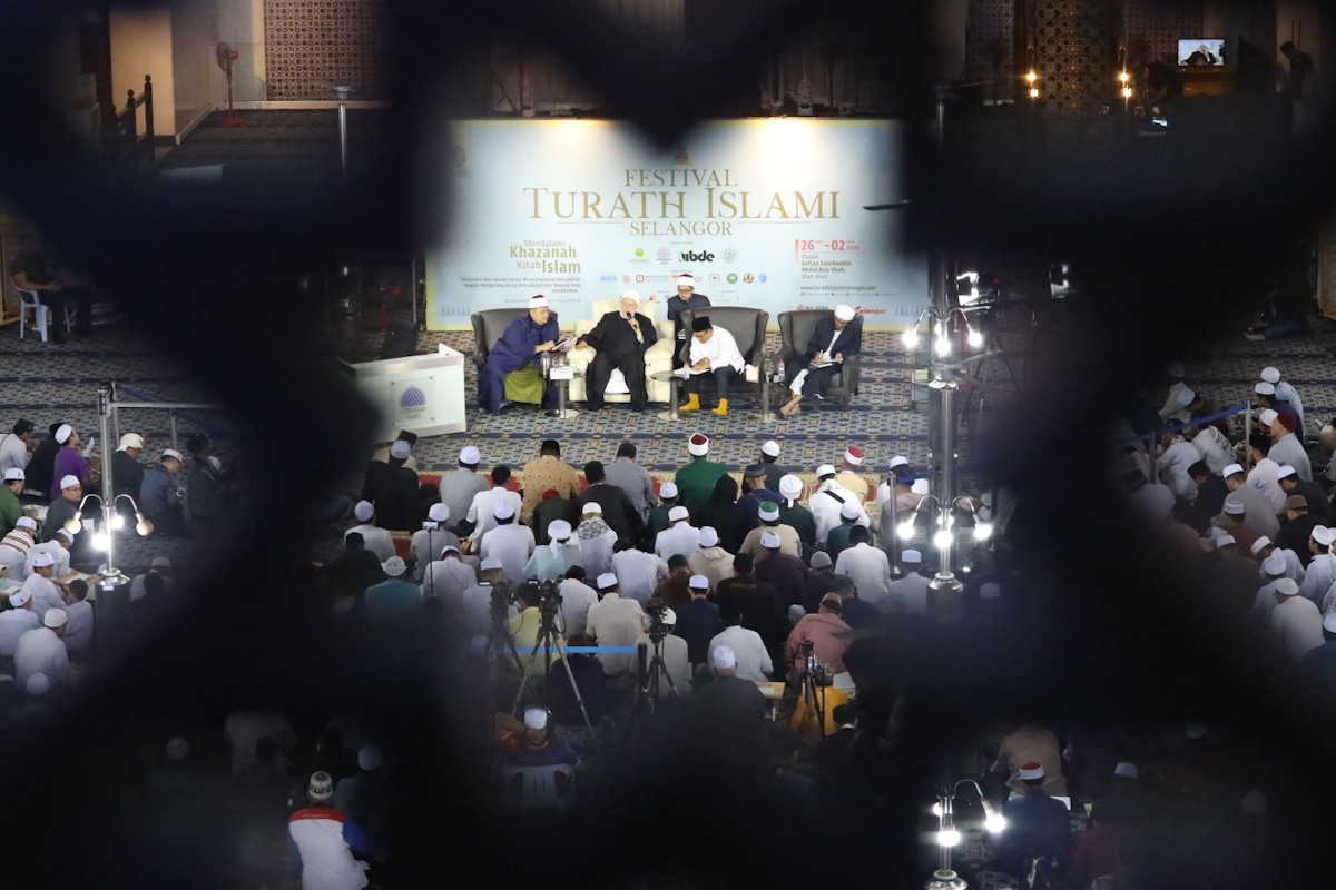 Kupasan Hadis 40, manuskrip al-Quran tulisan tangan di festival turath