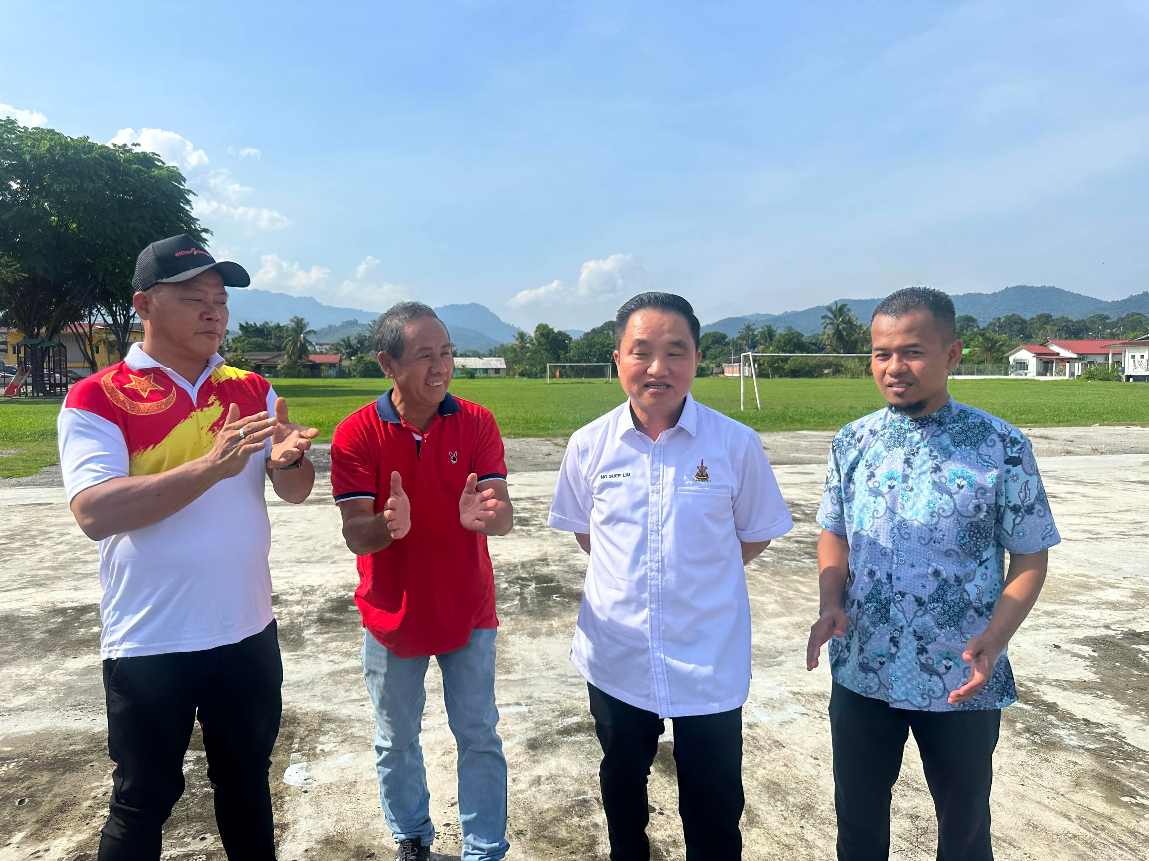 黄瑞林走访乌鲁音葛尼新村 视察有盖篮球场申请.探索生态旅游潜力