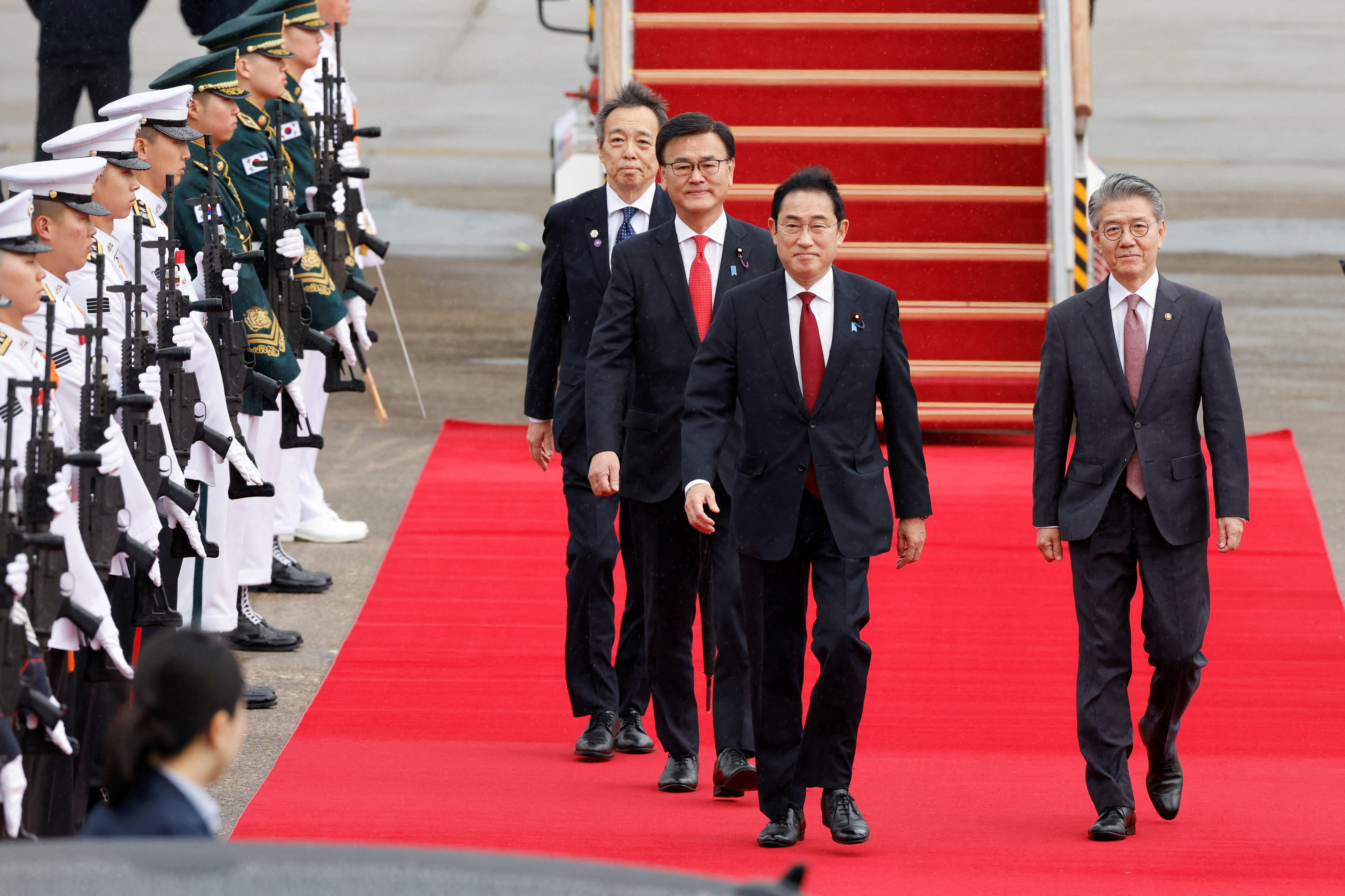 China's premier hails 'new beginning' with US-allied South Korea, Japan