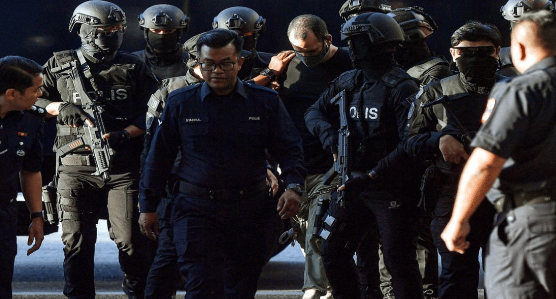 以男贩卖军火案    地庭9月30日起开审