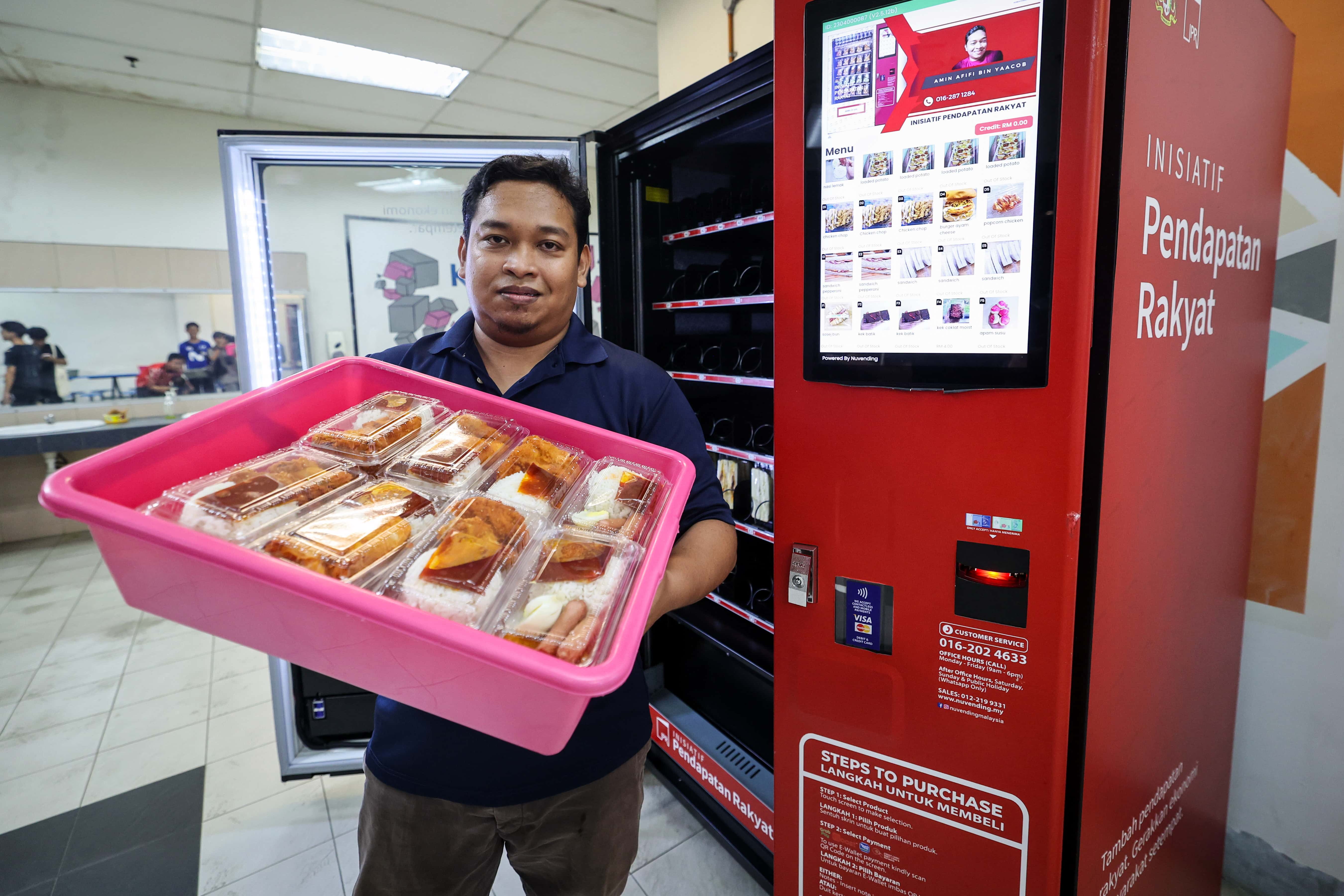 Niaga guna mesin layan diri IPR, suami isteri raih hingga RM15,000 sebulan