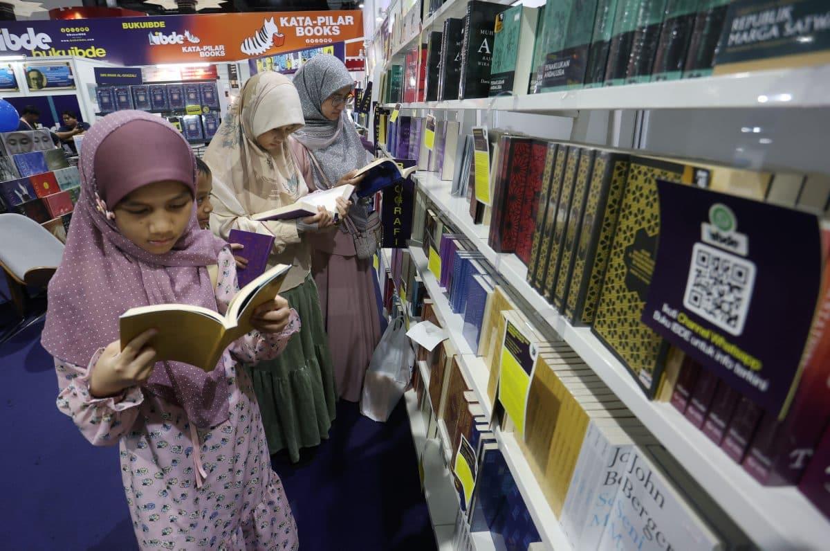 Baucar buku RM100, tebus melalui aplikasi DELIMa mulai hari ini