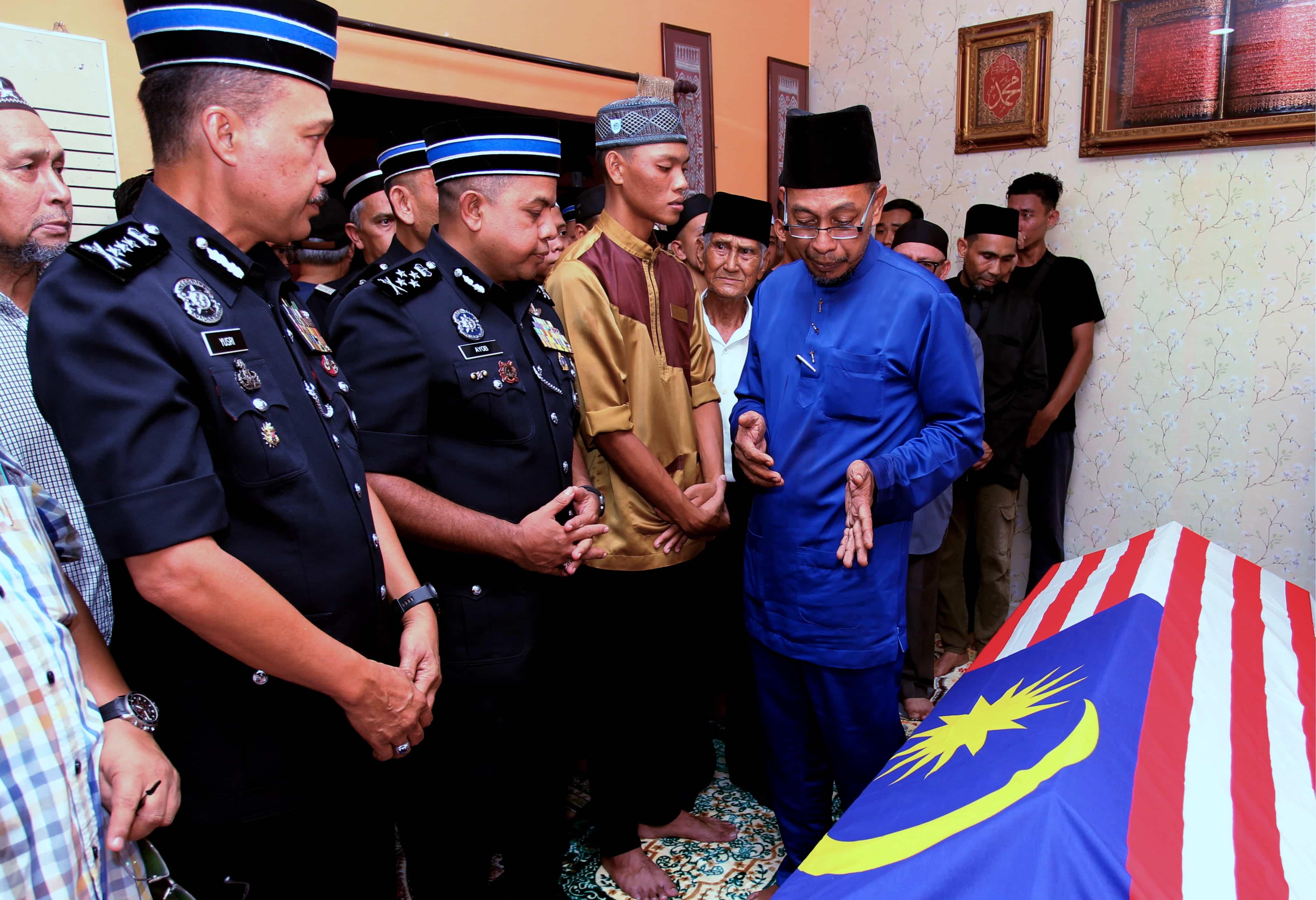 Jenazah Konstabel Ahmad Azza Fahmi selamat dikebumikan petang tadi, lebih 1,000 hadir