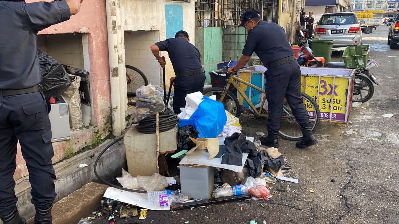 梳邦市政厅与JPJ联合取缔三轮车夫