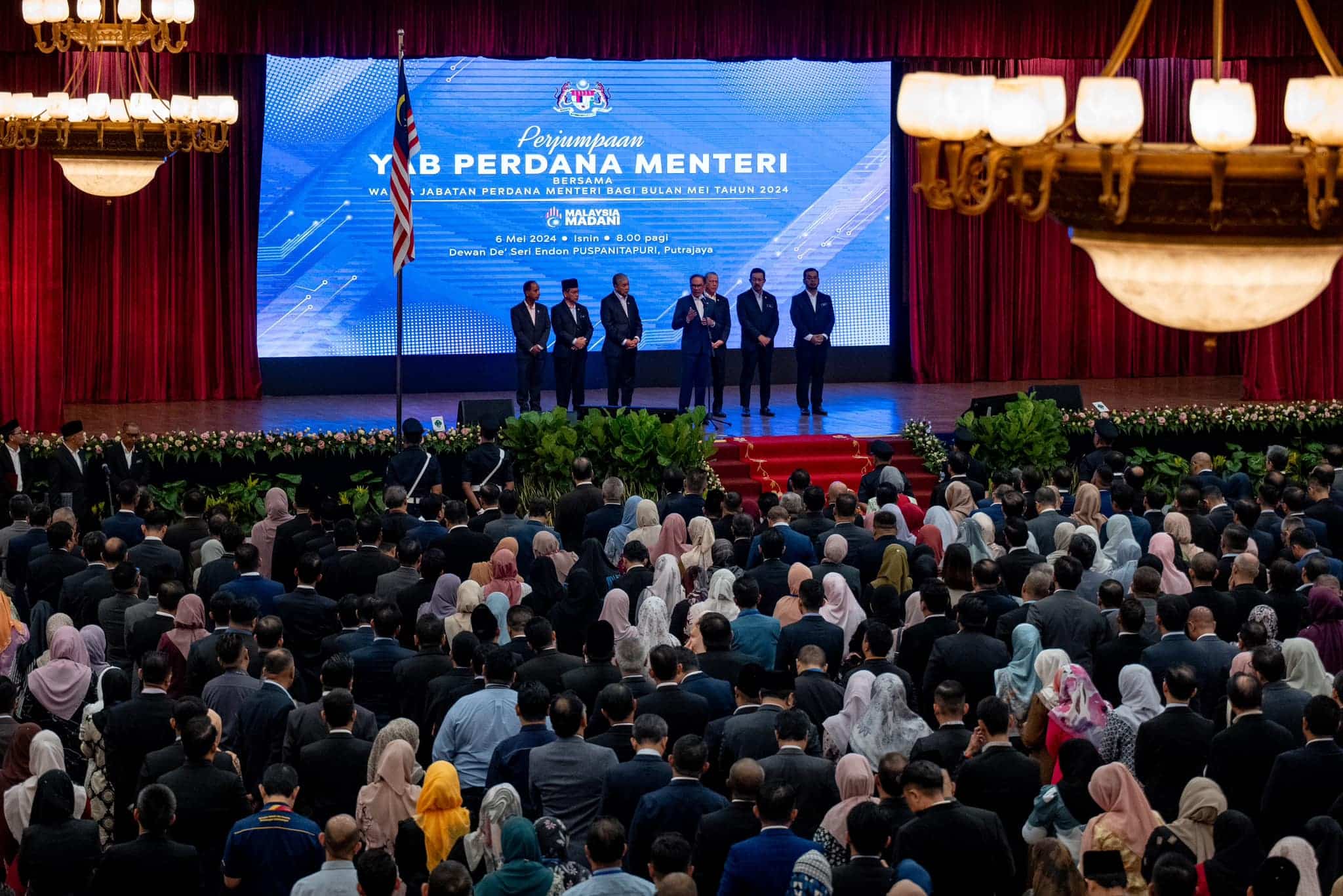 PM wants civil servants to maintain integrity to justify govt's recognition