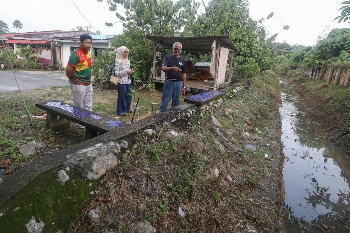Local depts clean Ulu Yam storm drain to prevent floods