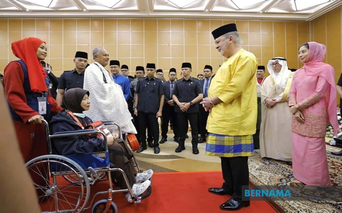 King wishes prospective pilgrims safe journey at Sepang Tabung Haji complex