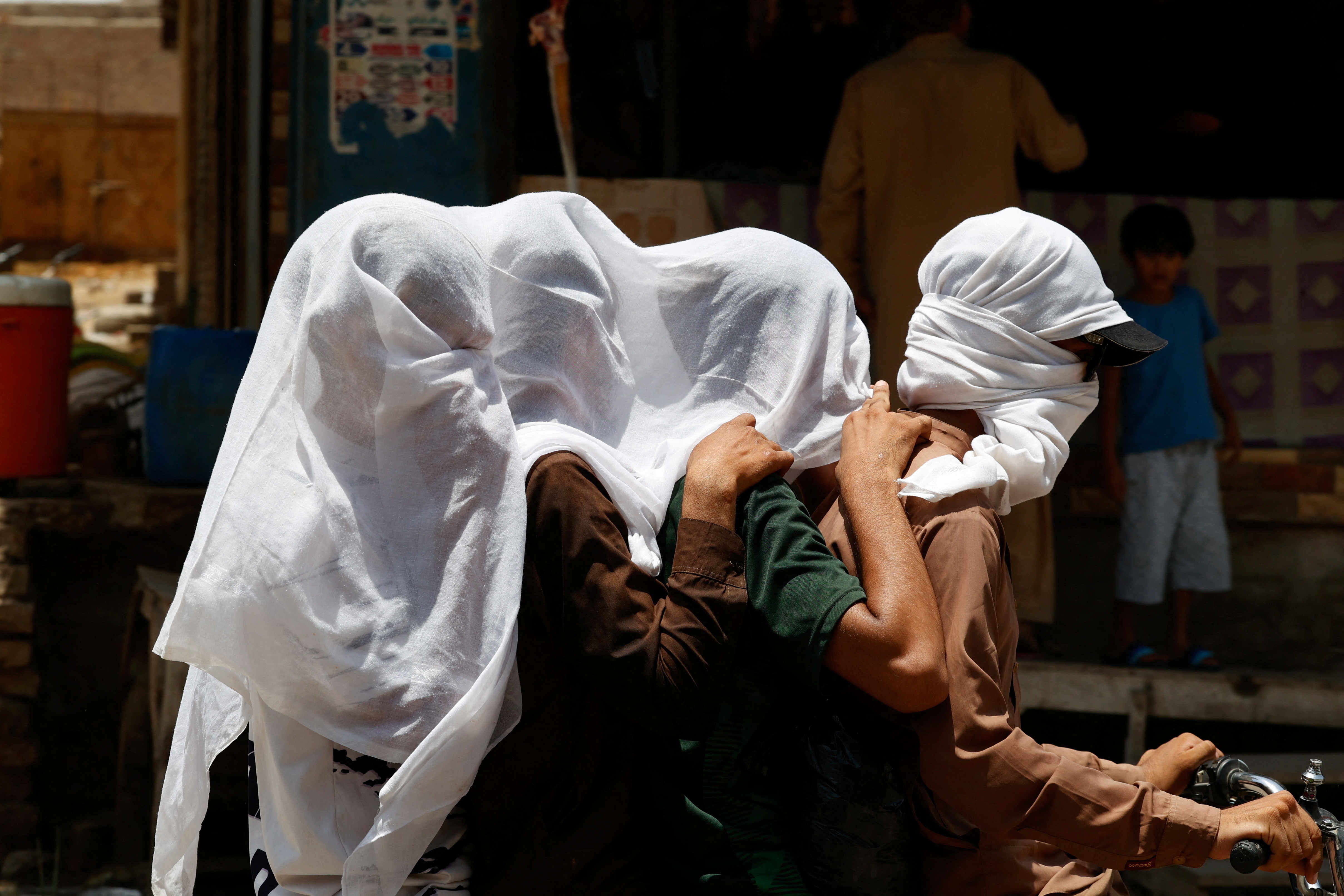 Pakistan temperatures cross 52°C in heatwave, close to record high
