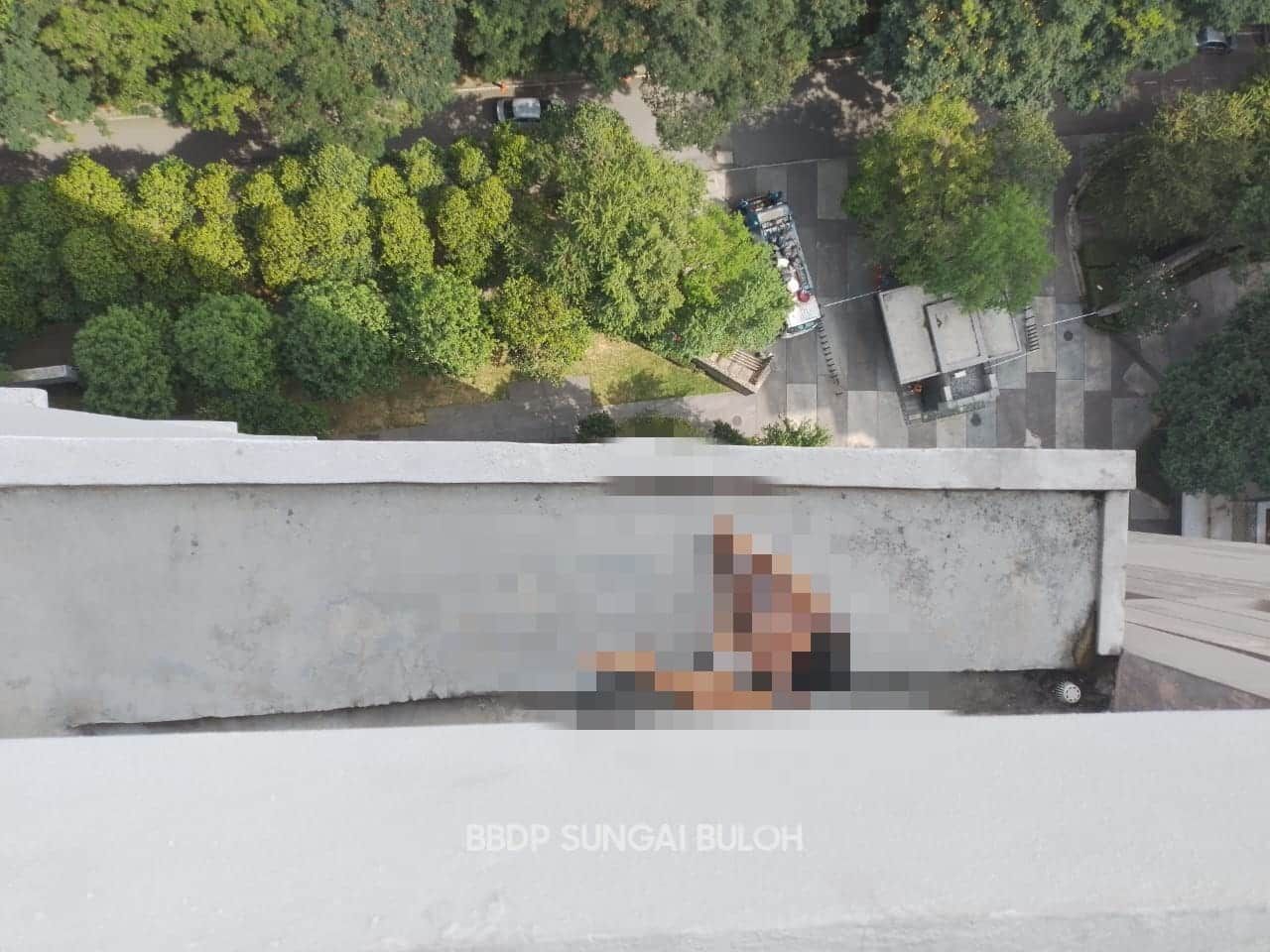 老妇从16楼住家跌落15楼窗台 所幸获消防员救下