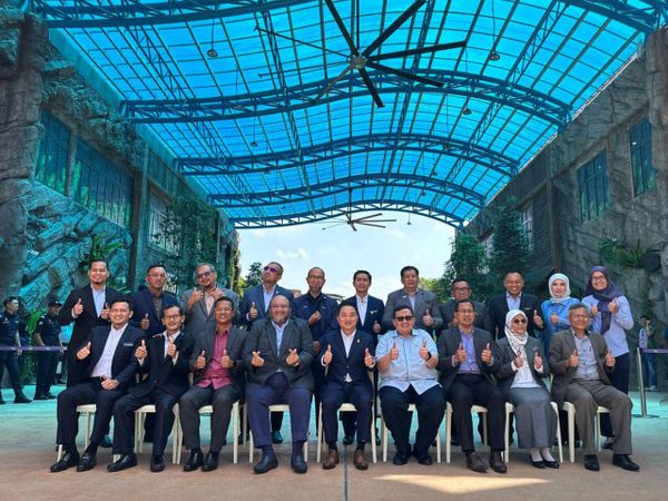 主持地方政府委员会首次会议 黄瑞林促面对人民疑问时速回应