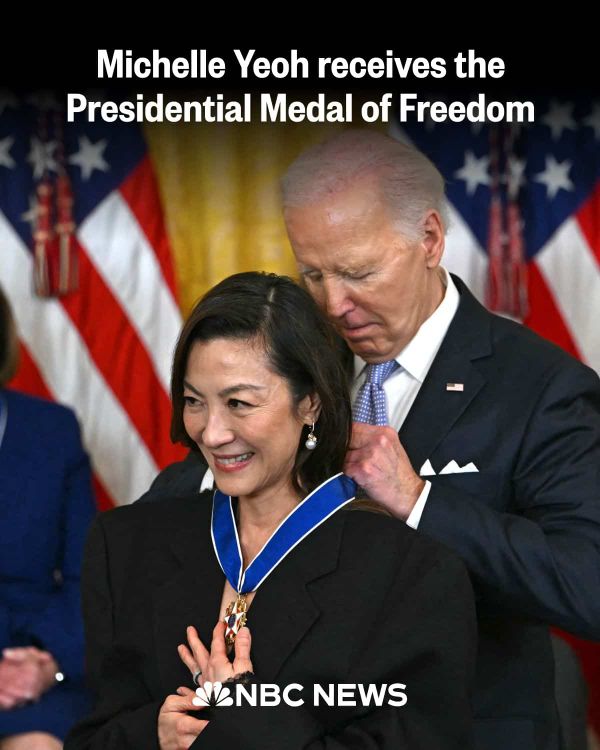 杨紫琼获拜登颁总统自由勋章