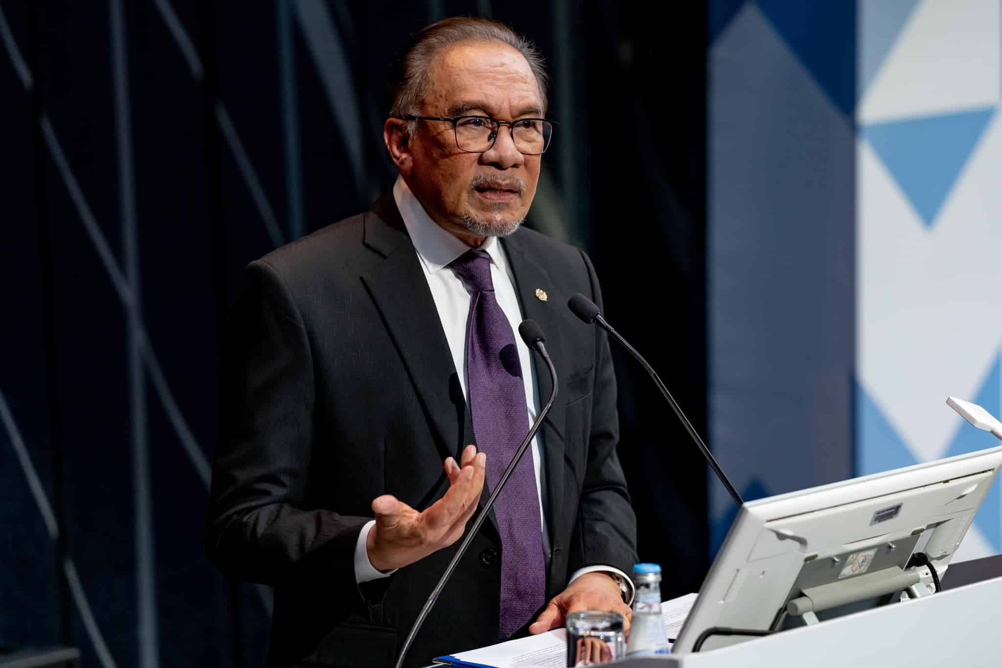 Criticism of govt allowed, but mind 3R issues — Anwar