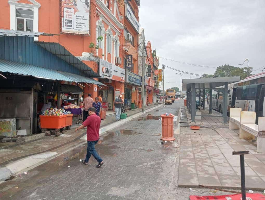 公共地方乱丢垃圾 11外劳接罚单