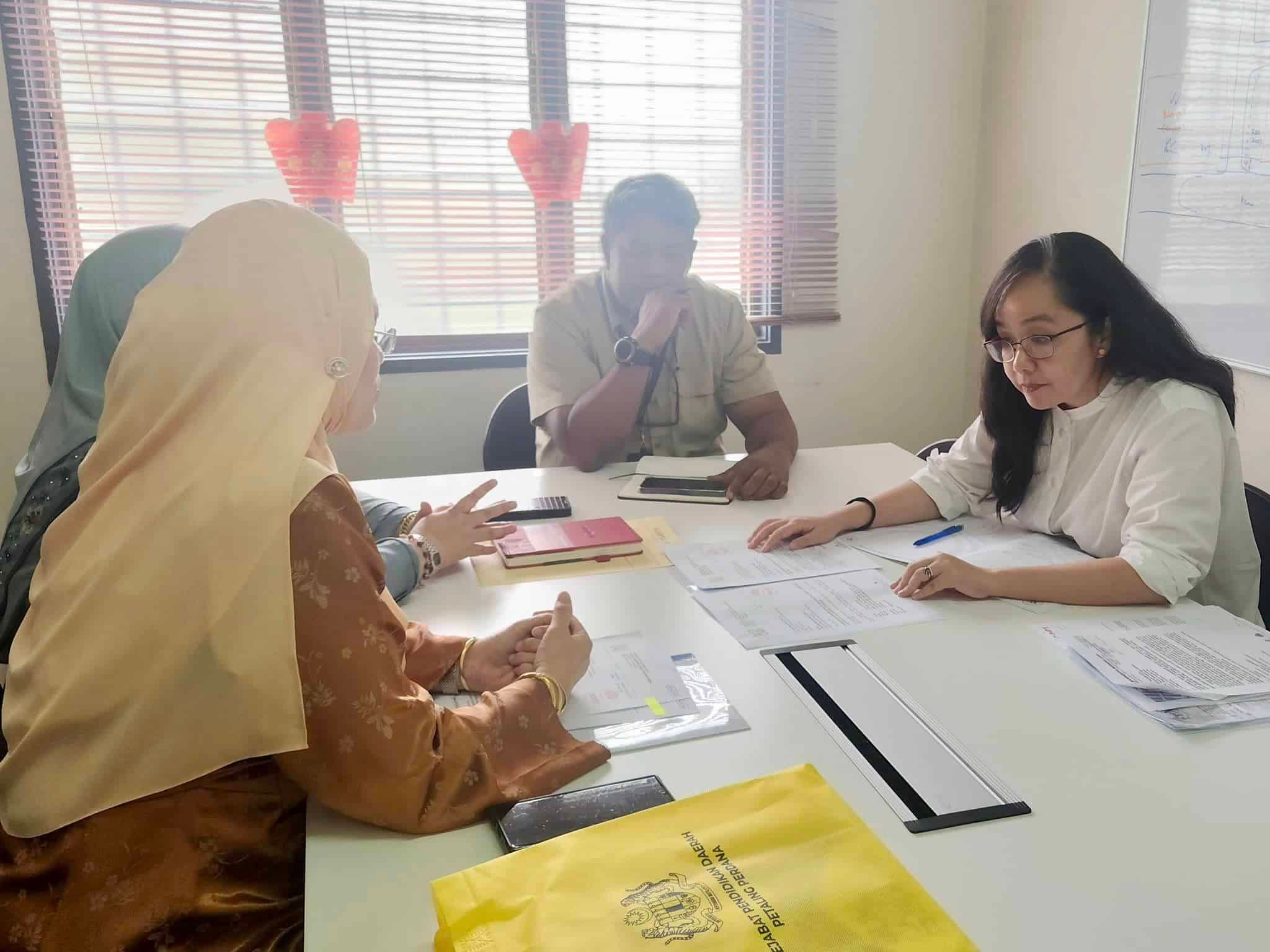 新任灵柏兰岭教育局长造访  黄美诗反映区内学校问题