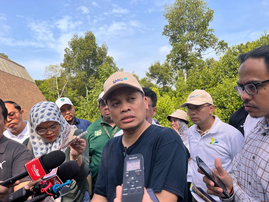 Nik Nazmi urges corporate firms to back Kuamut carbon credit auction