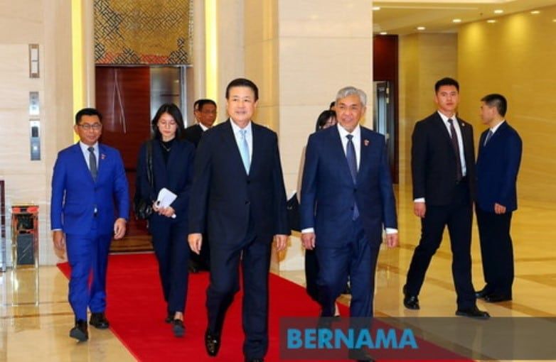 扎希拜会中国国务委员王小洪