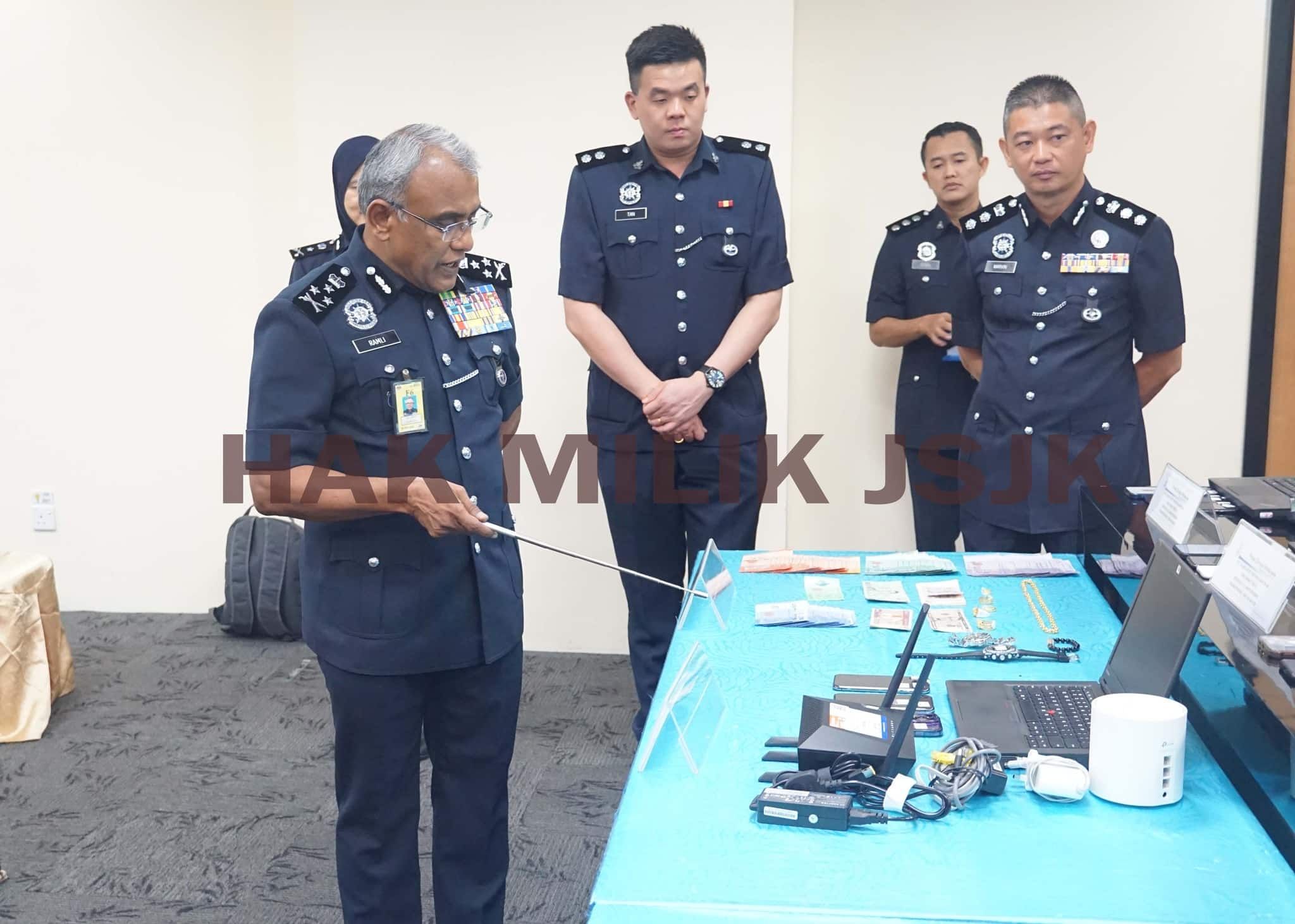 涉嫌网赌及爱情诈骗集团 警逮捕12男女助查