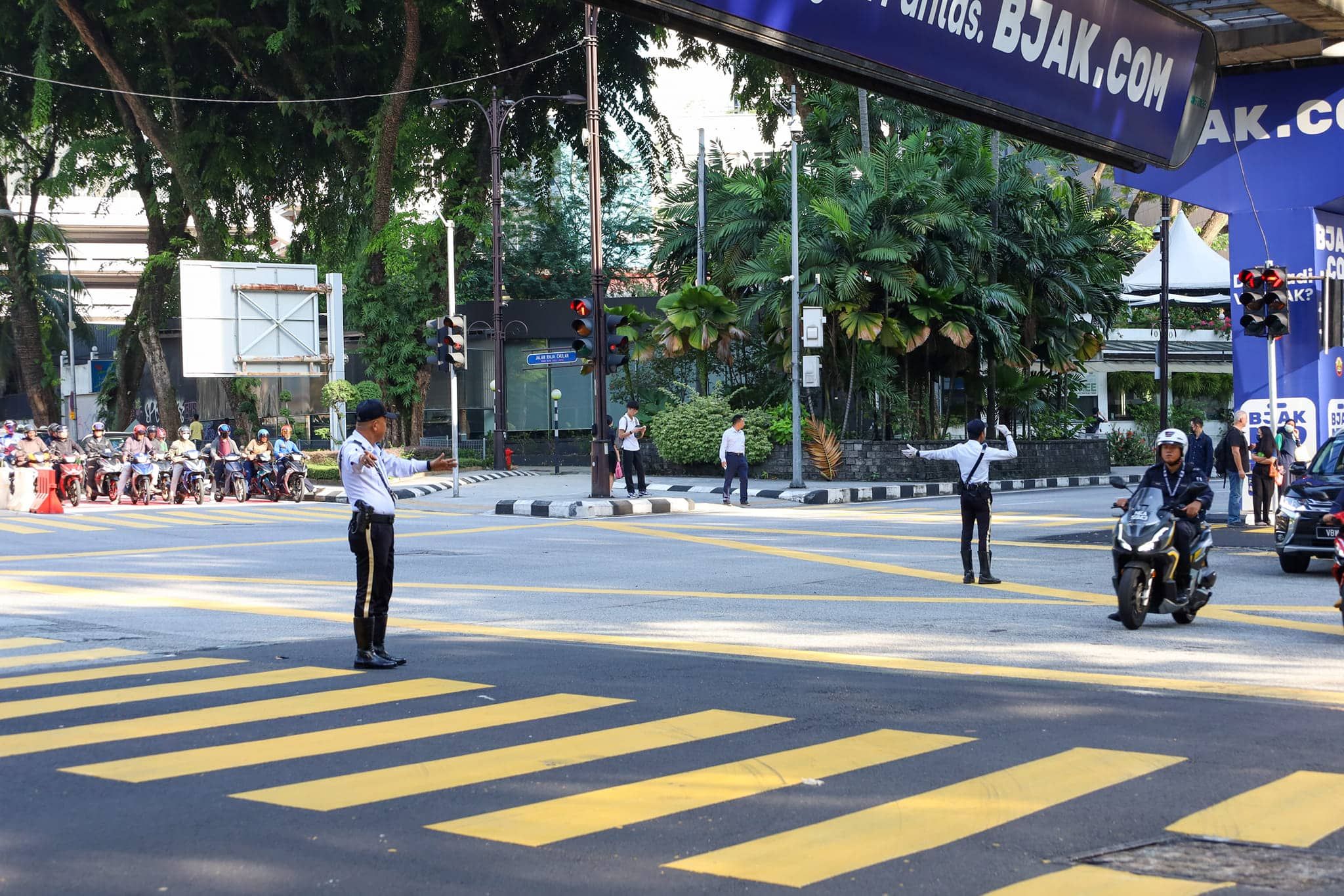 苏丹依斯迈路高峰改为双向 派20交警驻守监督秩序