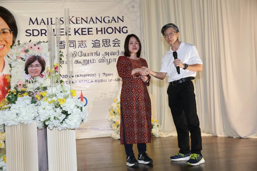 【新古毛补选】爱妻生前钢笔赠予彭小桃 李振辉吁选民勿辜负李继香