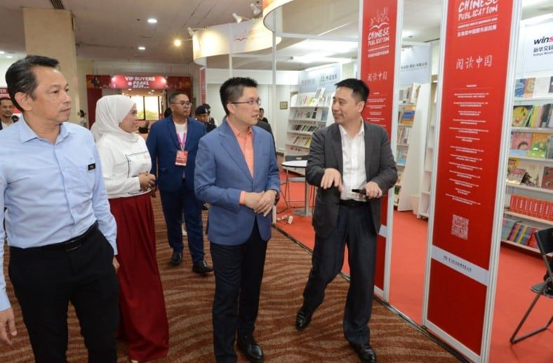 教育部积极穿针引线  雪隆5华小获CNPIEC赠1500丛书